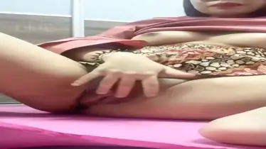 Gadis Rok Batik Colmek Pakai Dildo